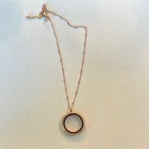 Elegant Gold and Black Pendant Necklace